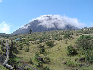 噴火前のパカヤ火山